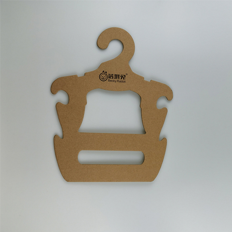 環(huán)保新寵 牛皮紙板寵物衣架與定制紙卡衣架的可回收時尚